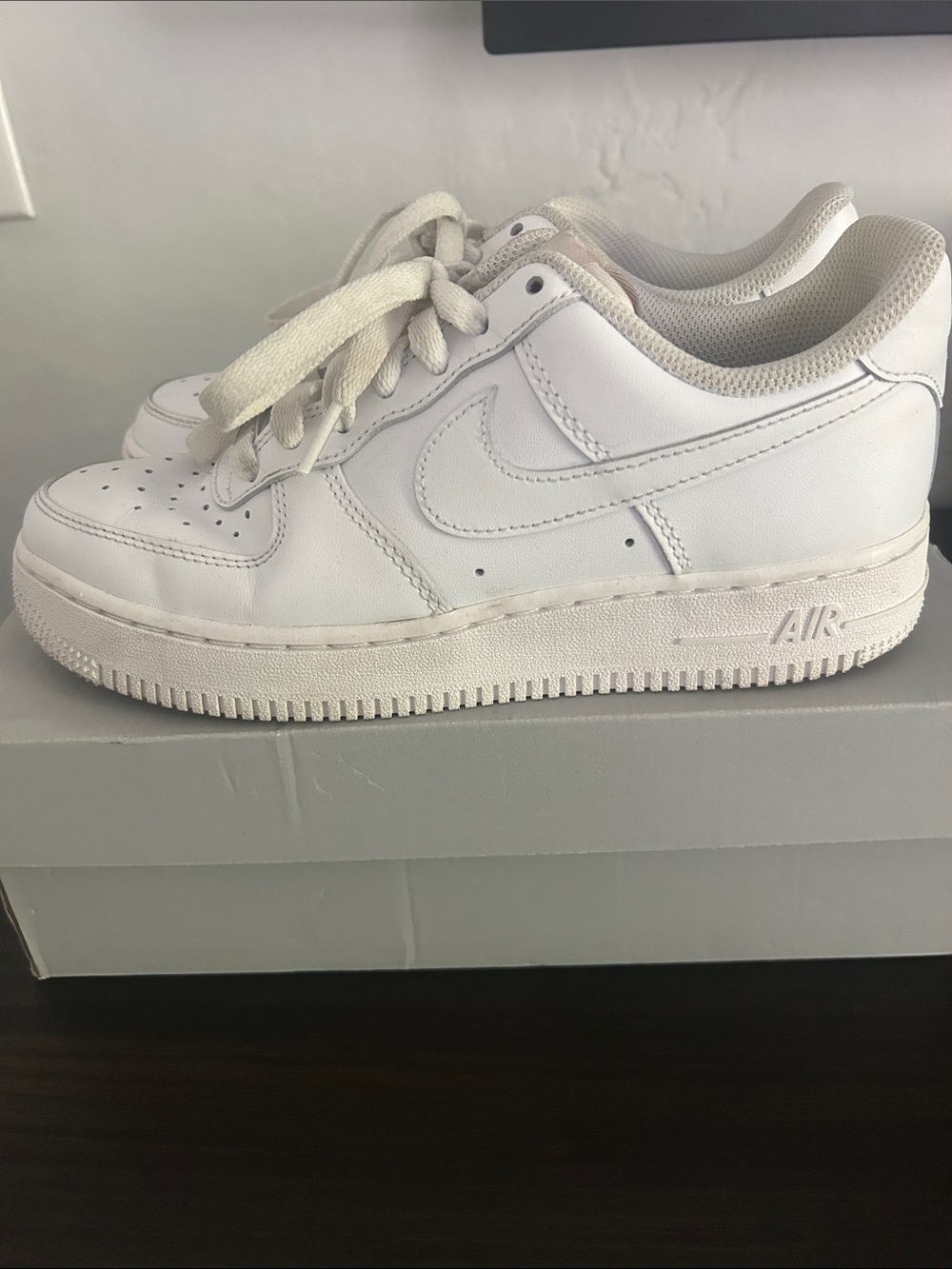 Nike Women’s Air Force One in white - Picture 2 of 5